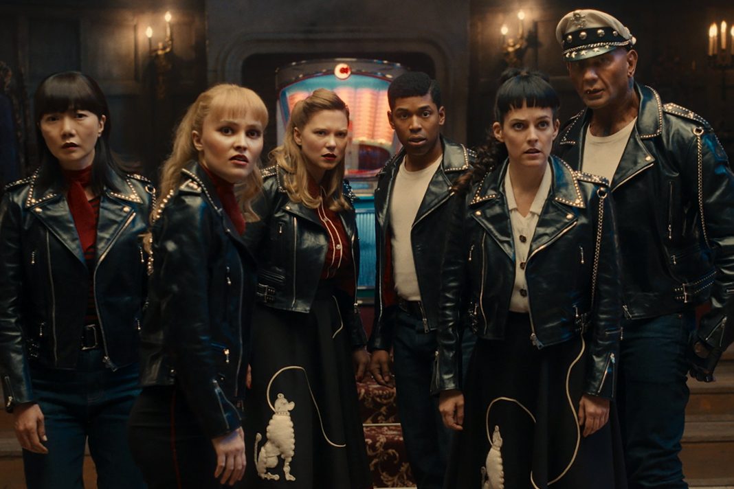 Alpha Gang review: Blanchett en Pine als ruimtealiens 'Alpha Gang' review: Cate Blanchett en Chris Pine spelen ruimtealiens in grappige sci-fi spoof (Picture by: variety.com)