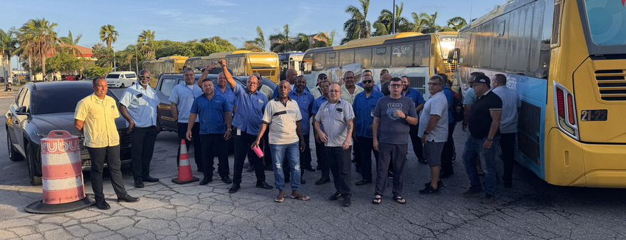 Arbeidsactie legt openbaar vervoer Aruba nagenoeg stil Arbeidsactie legt openbaar vervoer Aruba nagenoeg stil (Picture by: noticiacla.com)