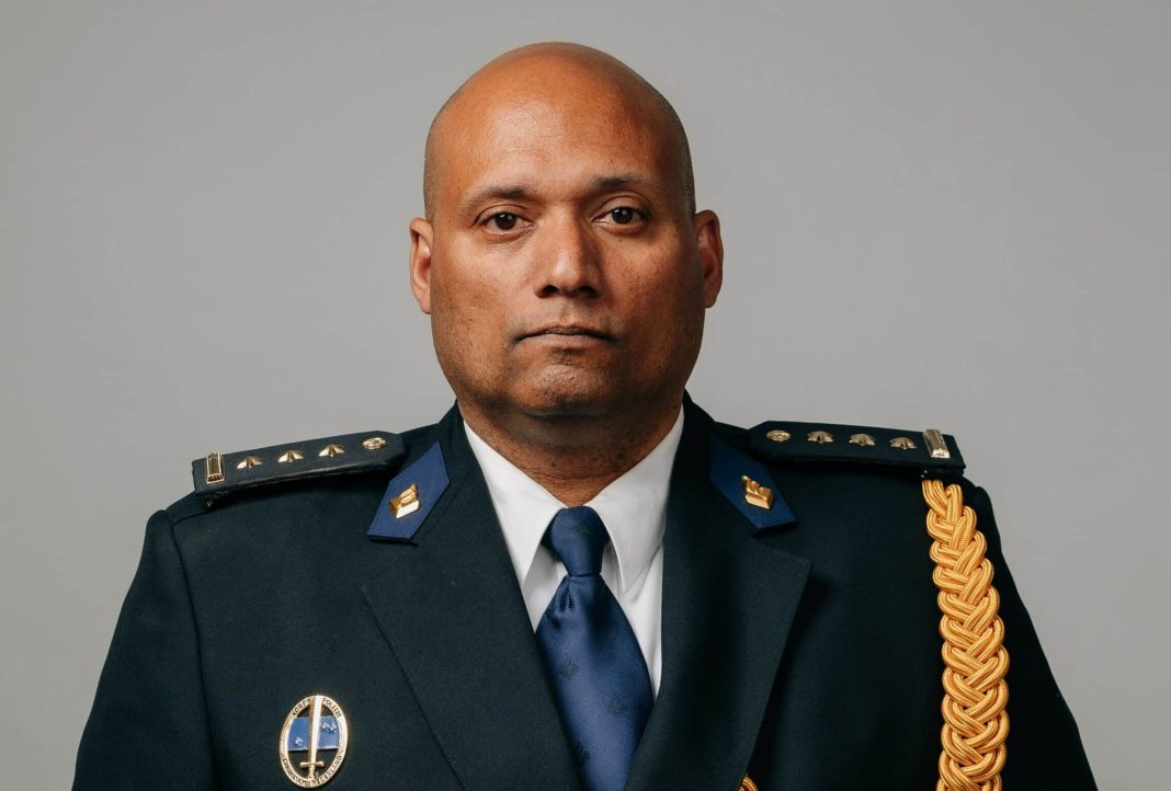 Auto van politieagent beschoten in Nikiboko; KPCN kondigt harde aanpak aan (Picture by: nu.cw)