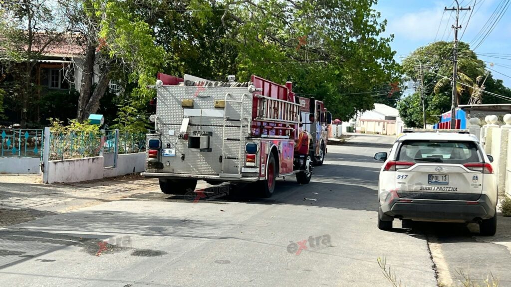 Boiler in badkamer veroorzaakt brand in woning aan Petroleumweg op Curaçao (Picture by: extra.cw)
