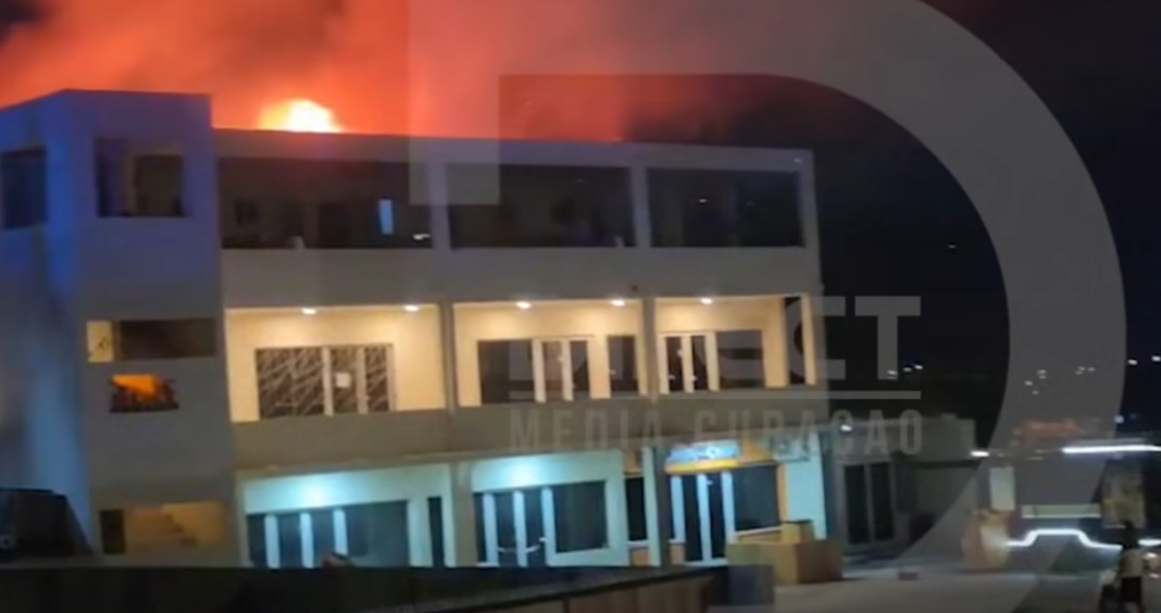 Brand aan F.D. Rooseveltweg dwingt vijftien gezinnen tot spoedontruiming (Picture by: paradisefm.cw)