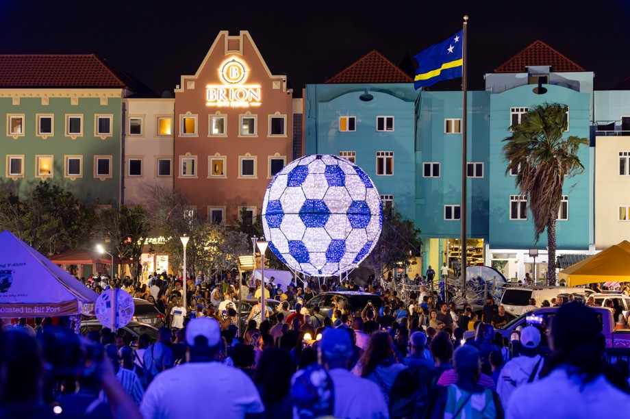 Curaçao ontvangt wereldwijde aandacht door deelname aan Blue Wave World Cup Run (Photo by: curacaochronicle.com)