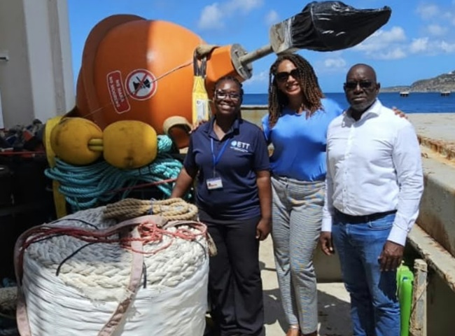 Curaçao schenkt Sint Maarten drie visaantrekkende apparaten om lokale visserij te versterken Curaçao schenkt Sint Maarten drie visaantrekkende apparaten om lokale visserij te versterken (Picture by: 721news.com)