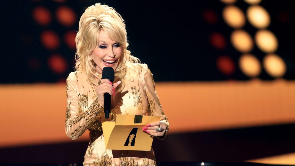 Dolly Partons ster op Walk of Fame vervangen na vandalisme Dolly Parton krijgt nieuwe ster op Hollywood Walk of Fame na vandalisme (Picture by: variety.com)