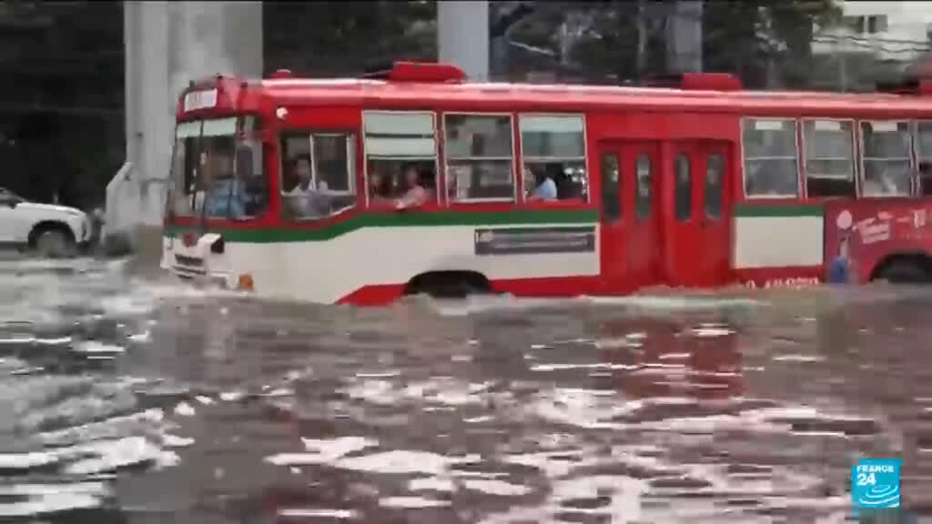 Duizenden geëvacueerd door overstromingen in Bangkok (Picture by: s.france24.com)