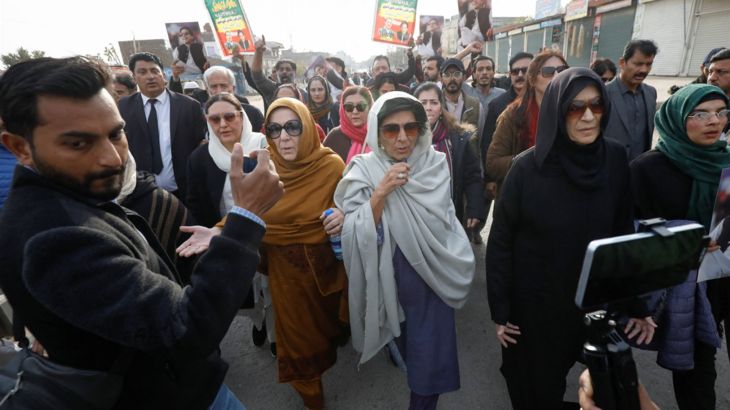 Familie Imran Khan: drie zussen aangehouden voor mars op Islamabad (Picture by: aljazeera.com)