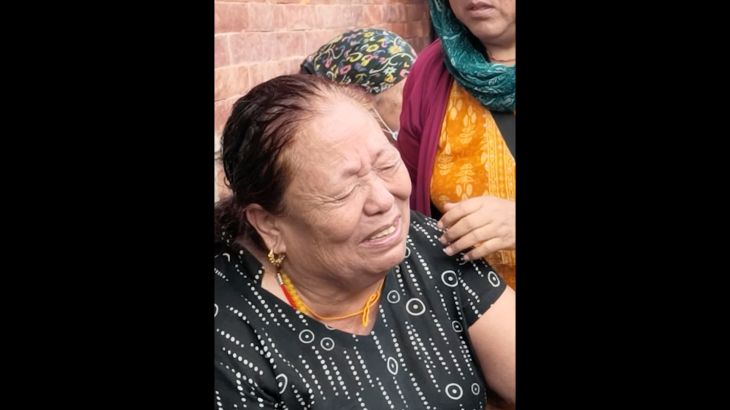 Families houden symbolische begrafenissen voor vermiste slachtoffers Nepal-overstromingen (Picture by: aljazeera.com)