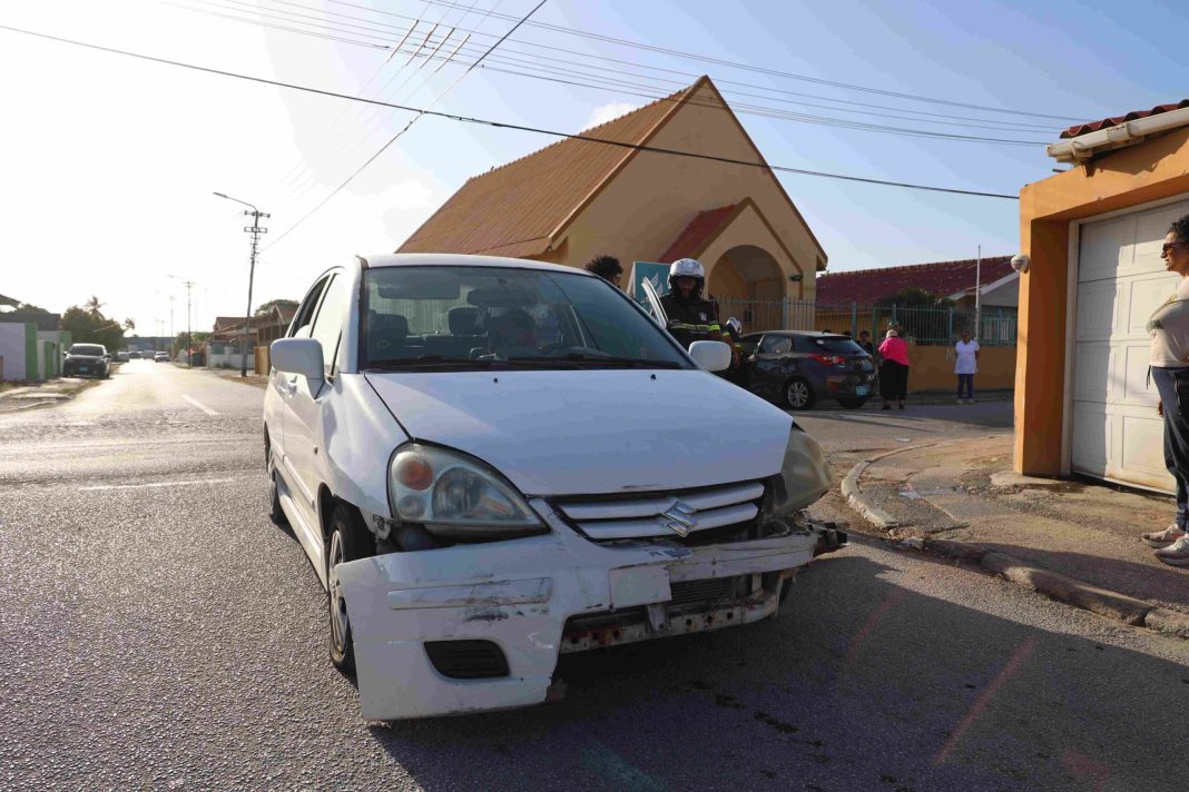 Gewonde bij aanrijding op kruispunt Westraat en Boliviastraat (Picture by: 24ora.com)