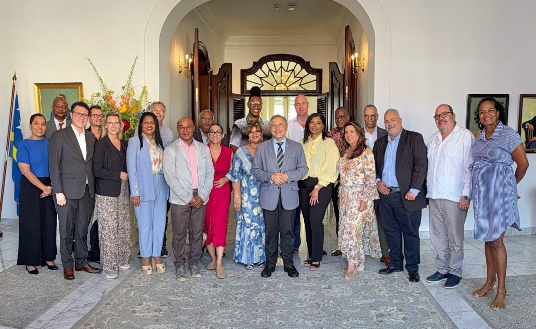 Gouverneur De Kort opent debat over vrije pers en rechtsstaat op Curaçao (Picture by: paradisefm.cw)