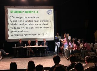 Arubaanse leerlingen debatteren over actuele onderwerpen tijdens Prinsjesdagdebat