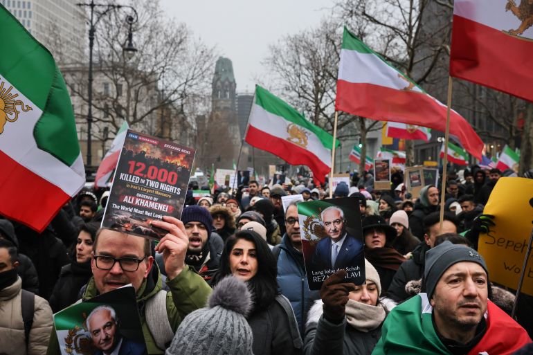 In het buitenland en verdeeld: hoe de oorlog Iraniërs in de diaspora splijt (Picture by: aljazeera.com)