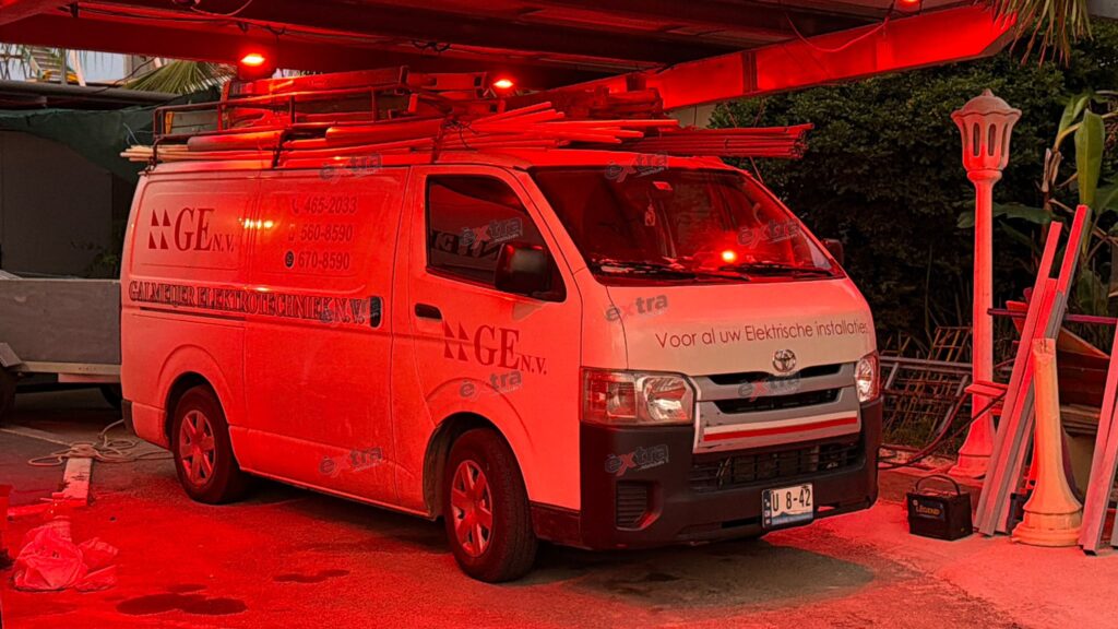 Inbreker steelt gereedschap uit bestelbus elektricien op Curaçao Inbreker steelt gereedschap uit bestelbus elektricien op Curaçao (Picture by: extra.cw)
