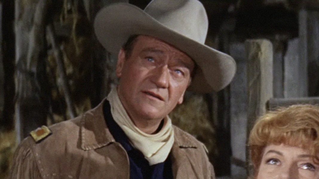 John Wayne en Rita Hayworth schitteren in deze gepassioneerde jaren '60-film op Prime Video (Picture by: slashfilm.com)