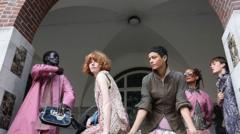 Kan London Fashion Week groter zijn dan Londen zelf? (Picture by: ichef.bbci.co.uk)