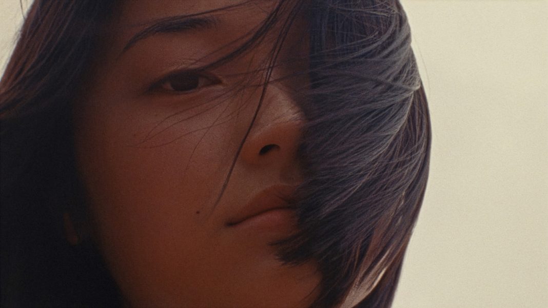 Kogonada’s ‘Zi’ krijgt Koreaanse distributie via Atnine Film Kogonada's 'Zi' krijgt Koreaanse distributie via Atnine Film vóór Aziatische première in Busan (Picture by: variety.com)