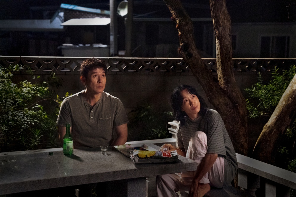 Lee Chang-dong, Jeon Do-yeon en Sul Kyung-gu over 'Possible Love' in competitie op Venetië (Picture by: variety.com)