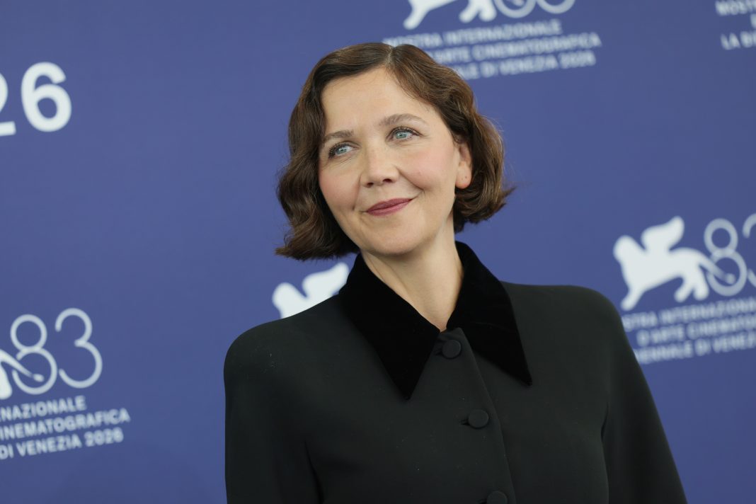 Maggie Gyllenhaal scrappte AI-Monroe voor Dakota Johnson Maggie Gyllenhaal probeerde AI in te zetten om Dakota Johnson in Marilyn Monroe te veranderen voor kortfilm 'Flesh Impact' — en schrapte het: 'Werkte fundamenteel niet' (Picture by: variety.com)