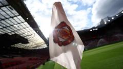 Manchester United staat nog steeds £1 miljard in het rood, £63,5 miljoen uitgegeven aan grond nieuw stadion (Picture by: ichef.bbci.co.uk)