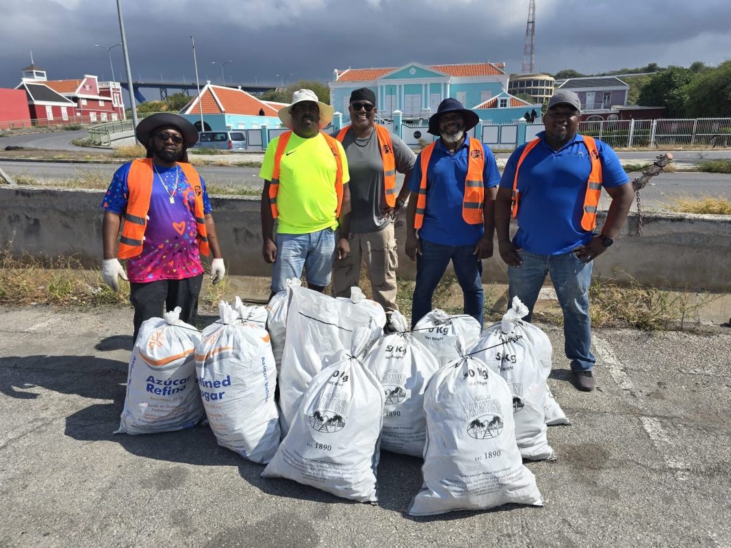 Meer dan 2.000 vrijwilligers reinigen Curaçao tijdens veertiende World Clean Up Day (Picture by: nu.cw)