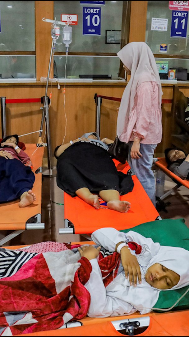 500+ leerlingen ziek door gratis schoolmaaltijden Indonesië Meer dan 500 leerlingen opgenomen na gratis overheidsmaaltijden in Indonesië (Picture by: aljazeera.com)