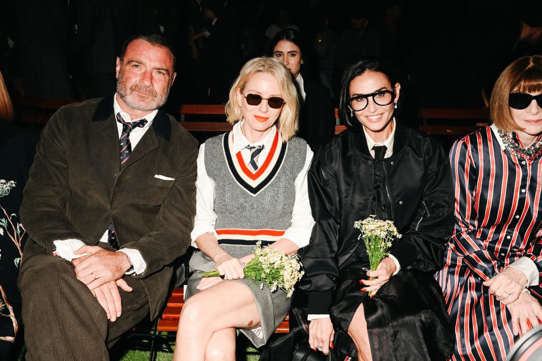 Thom Browne NYFW Show 2026: Sterren op de Frontrow Naomi Watts, Demi Moore en Rachel Zegler schitterden bij Thom Browne's NYFW-show (Picture by: variety.com)