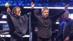 Oasis 2027 tour: Knebworth, Manchester en Glasgow bevestigd Oasis bevestigt terugkeer naar Knebworth en nieuwe shows in Manchester en Glasgow in 2027 (Picture by: ichef.bbci.co.uk)