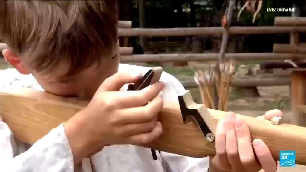 Oekraïense kinderen leren eeuwenoude krijgersvaardigheden te midden van moderne oorlog (Picture by: s.france24.com)