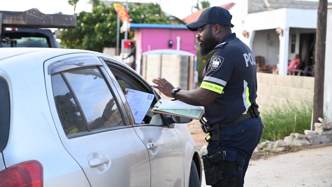 Politie Aruba deelt 107 verkeersboetes uit bij Oranjestad (Picture by: pubble.cloud)