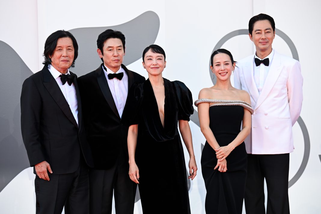 Possible Love: 6 minuten staande ovatie op Venetië 'Possible Love' van Lee Chang-dong ontvangt 6 minuten staande ovatie op Venetië (Picture by: variety.com)