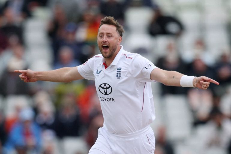 Robinson schittert: Engeland dicht bij 3-0 whitewash tegen Pakistan in derde Test (Picture by: aljazeera.com)