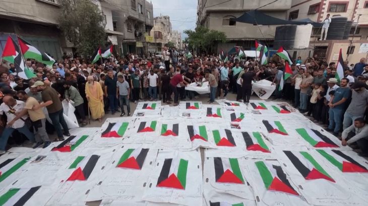 Rouwenden in Gaza begraven resten van dierbaren gedood bij Israëlische aanslag in 2023 (Picture by: aljazeera.com)