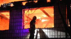 Russische aanval Kyiv: 12 doden, spoorwerkers getroffen Russische aanval treft spoorwerkers bij nieuwe dodelijke strikes op Kyiv (Picture by: ichef.bbci.co.uk)