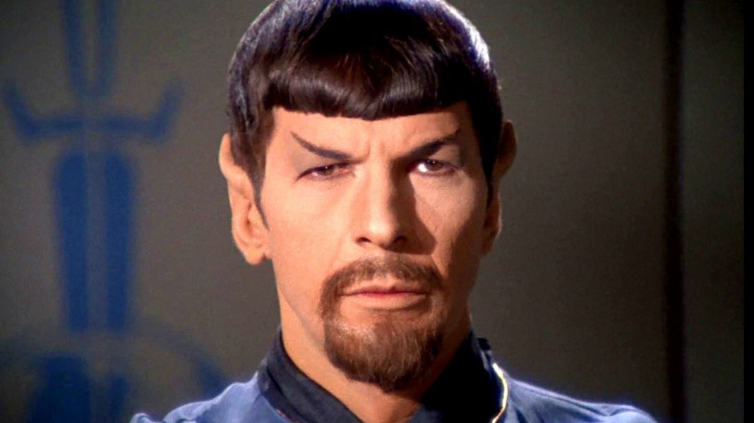 Star Trek Spiegeluniversum uitgelegd: het kwaad Star Trek en het Spiegeluniversum: wanneer alles kwaad is uitgelegd (Picture by: slashfilm.com)