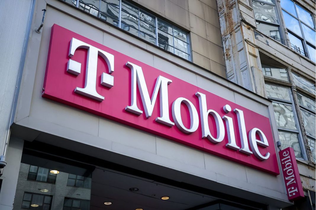 T-Mobile Fiber levert ultrasnelle thuisinternet — net op tijd voor het voetbalseizoen (Picture by: variety.com)