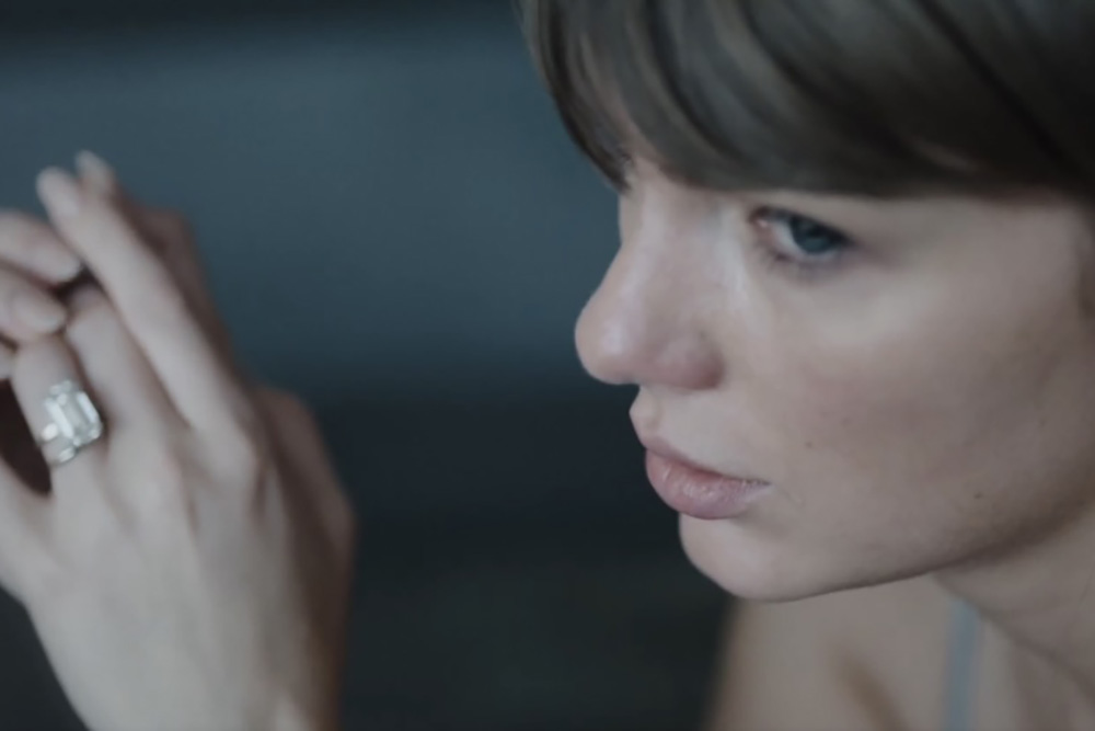 Taylor Swift's 'Patient Zero'-videoclip met Dakota Johnson en Colin Farrell in première op de VMAs (Picture by: variety.com)