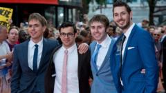 The Inbetweeners 3: Netflix bevestigt nieuwe film The Inbetweeners 3 bevestigd: originele cast keert terug voor Netflix-film (Picture by: ichef.bbci.co.uk)