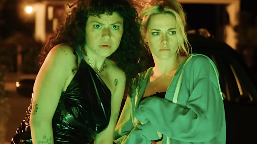 The Wrong Girls van Kristen Stewart: vanaf wanneer thuis te kijken? (Picture by: slashfilm.com)