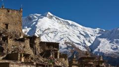 Twee lichamen gevonden na lawine op Himalaya-klimgroep bij Himlung Himal (Picture by: ichef.bbci.co.uk)