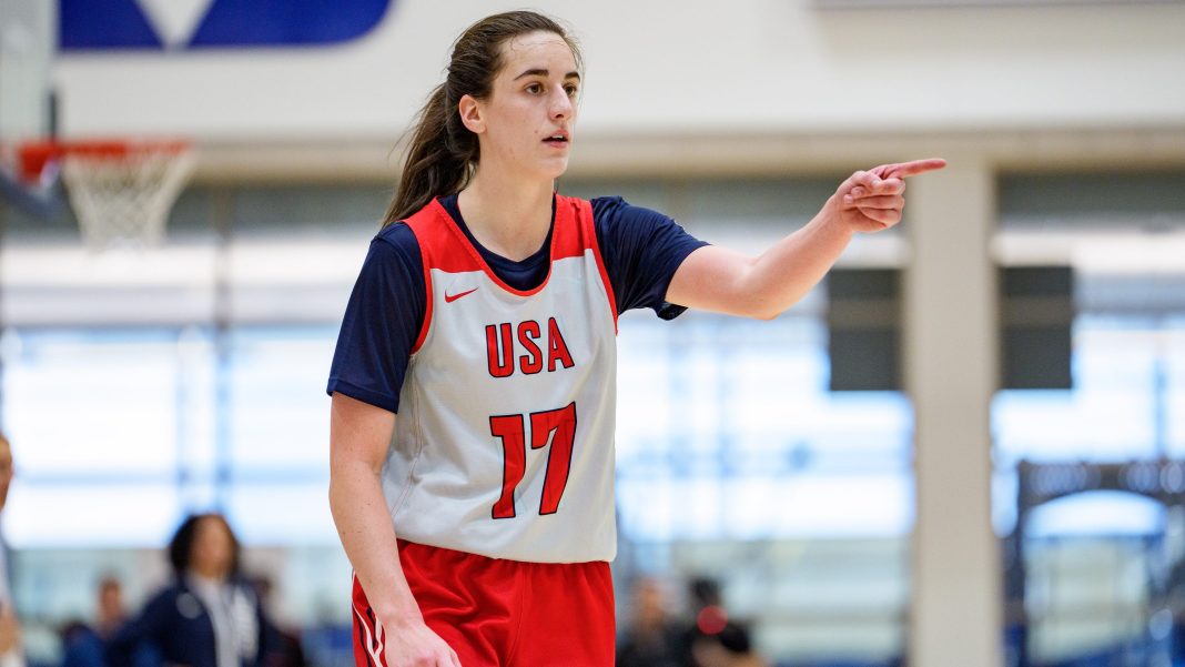 USA en Caitlin Clark in actie op FIBA Wereldkampioenschap USA en Caitlin Clark in actie op FIBA Wereldkampioenschap (Photo by: hawkcentral.com)