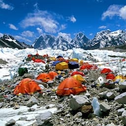 Urine van bergbeklimmers versnelt smelten gletsjer bij Mount Everest (Picture by: nu.cw)