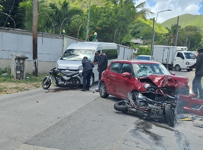 Verkeersongeval op A.Th. Illidge Road bij kruising Zorg en Rust Road (Picture by: 721news.com)