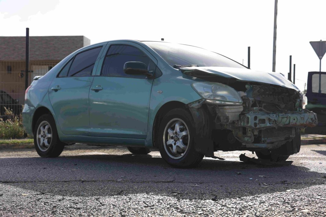 Verkeersongeval op kruispunt Caya Frere Alexcius op Aruba (Picture by: 24ora.com)