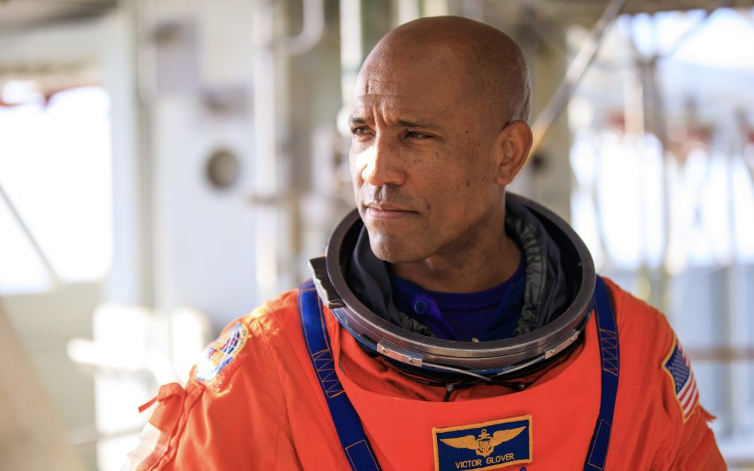 Victor Glover, eerste zwarte astronaut naar de maan, tekent contract met CAA (Picture by: variety.com)