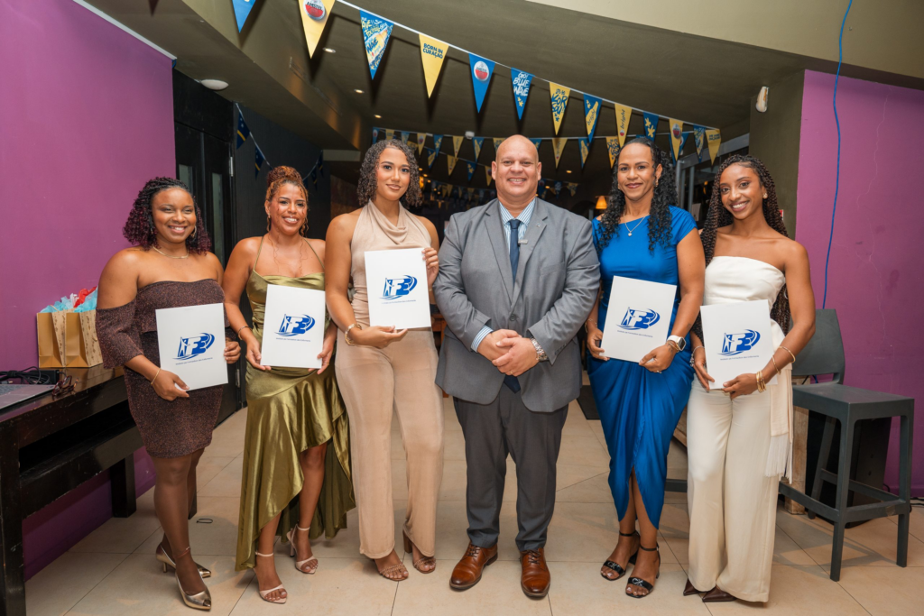 Vijf nieuwe operatieassistenten versterken zorg op Curaçao (Picture by: paradisefm.cw)