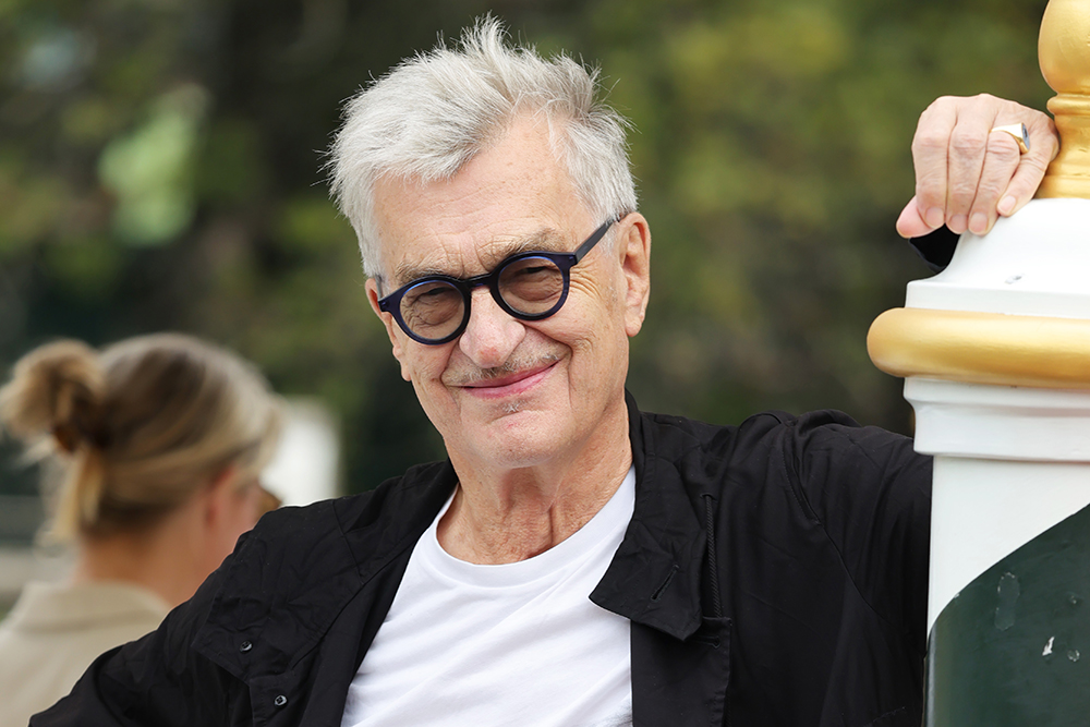 Wim Wenders over politiek: ‘Wij zijn het tegengif’ Wim Wenders verduidelijkt standpunt over filmmakers en politiek na Berlijn-controverse (Picture by: variety.com)