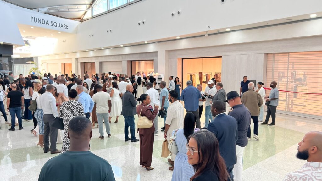 Zara opent eerste winkel op Curaçao in Sambil-winkelcentrum (Picture by: extra.cw)