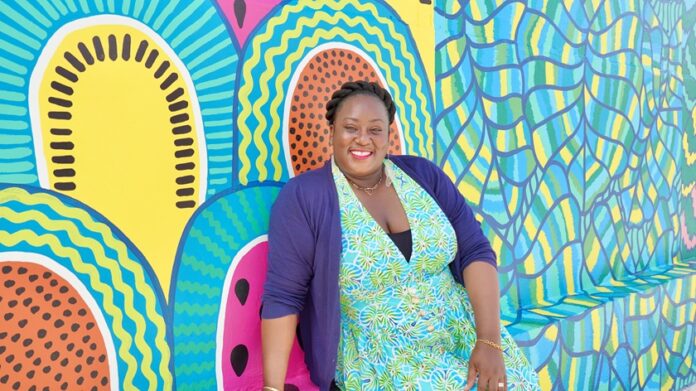 Zillah Duzon-Hazel voltooit nieuw muurschilderingsontwerp in Philipsburg (Picture by: 721news.com)
