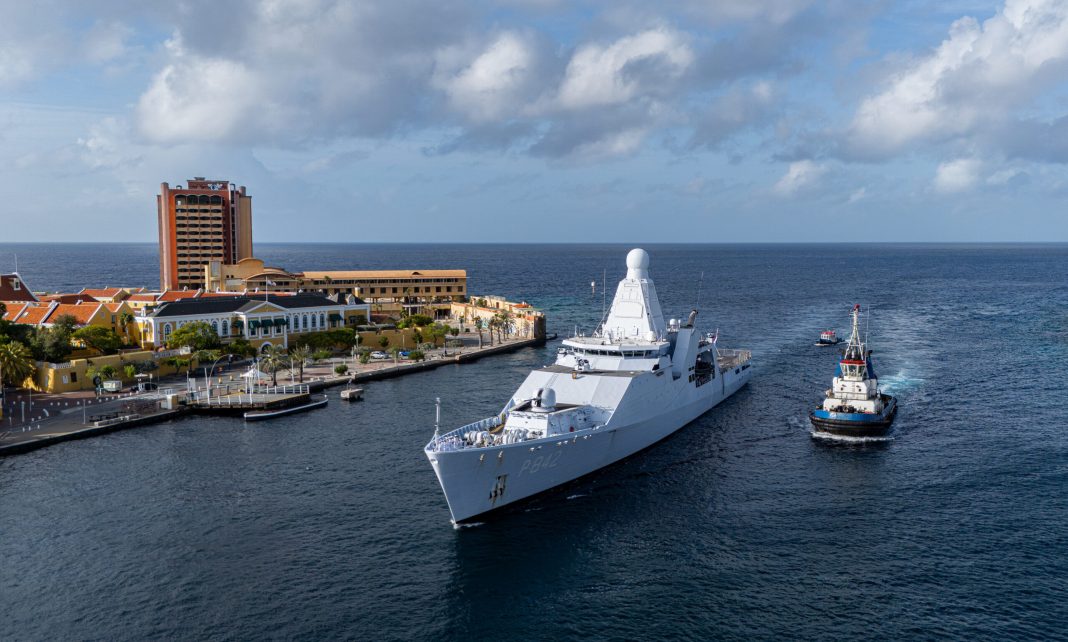 Zr.Ms. Friesland terug op Curaçao en neemt taken over van Groningen (Picture by: paradisefm.cw)