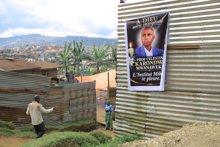 Rouwenden begraven DRC-functionaris die werd gedood na verdediging ebolarespons (Picture by: aljazeera.com)